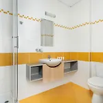 Apartament Functional With Ac Lechicka Very Berry By Renters Poznań