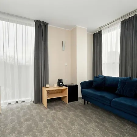 Daire Functional With Ac Lechicka Very Berry By Renters Poznan