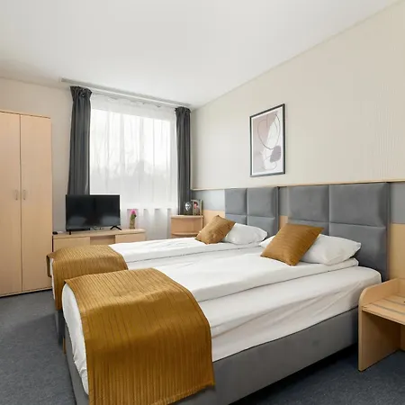Apartament Functional With Ac Lechicka Very Berry By Renters Poznań