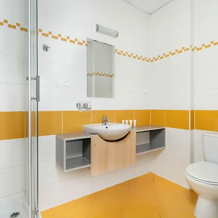 Daire Functional With Ac Lechicka Very Berry By Renters Poznan