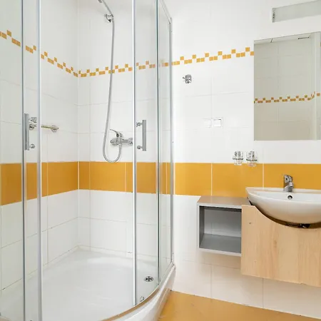 Functional With Ac Lechicka Very Berry By Renters *