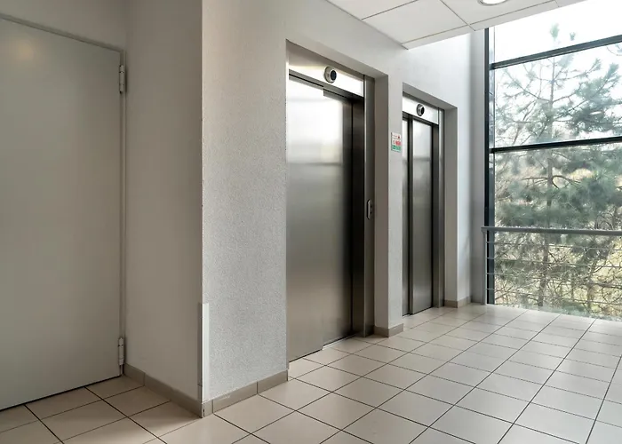 Functional With Ac Lechicka Very Berry By Renters شقة بوزنان