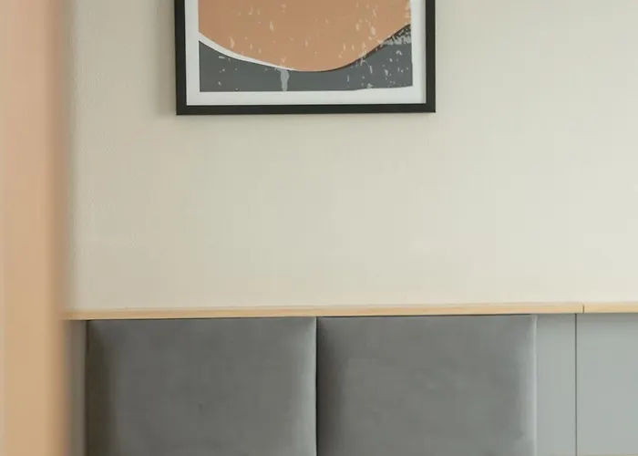 Functional With Ac Lechicka Very Berry By Renters